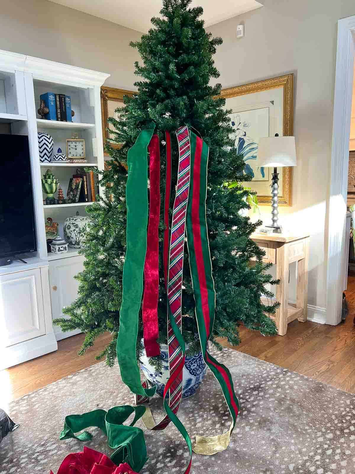 Christmas tree with 4 red and green ribbons hanging