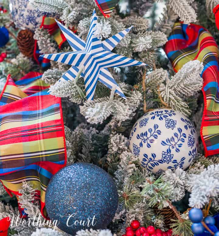 How to Decorate a Stunning Blue and Silver Christmas Tree - An  Extraordinary Day