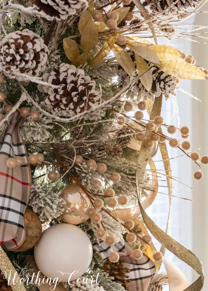 10 Beautiful Christmas Tree Decorating Ideas | Worthing Court