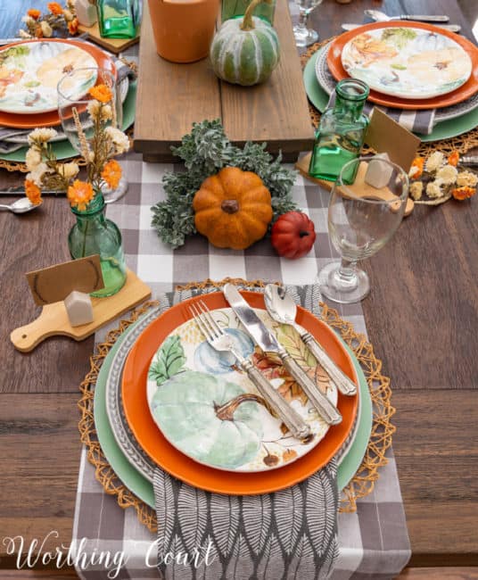 A Thanksgiving Tablescape Using Traditional Fall Colors | Worthing Court