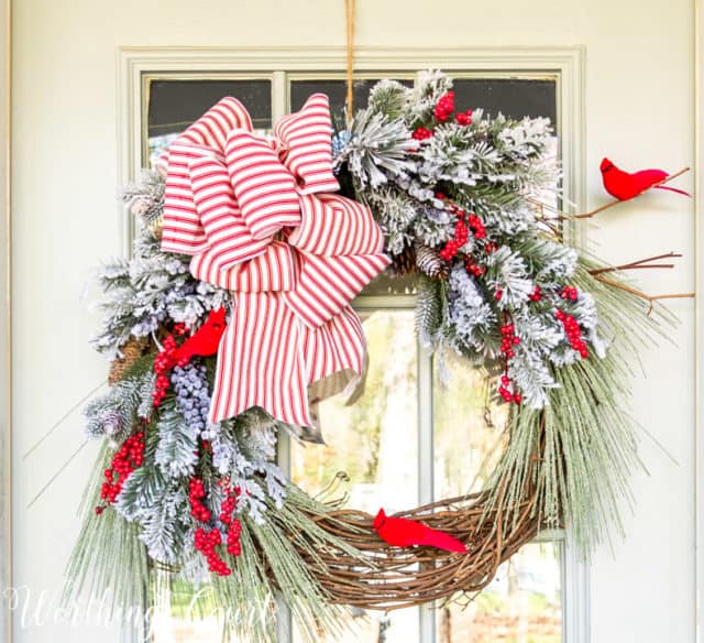 Welcoming And Festive Christmas Front Porch Decor 