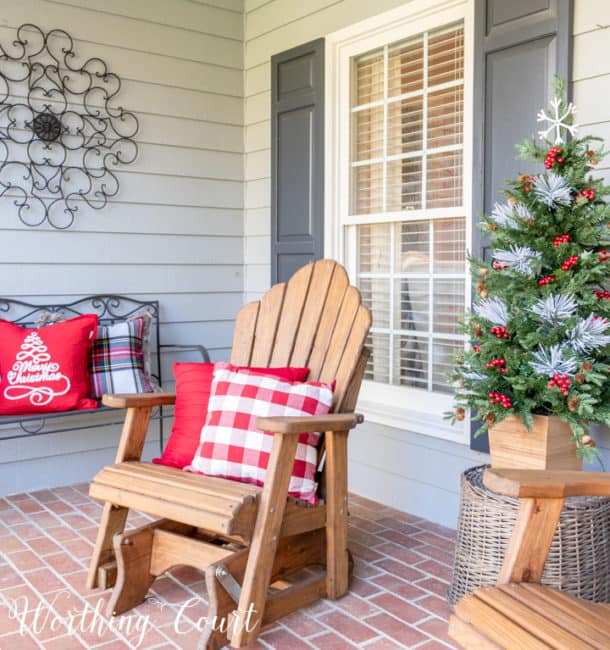 Welcoming And Festive Christmas Front Porch Decor | Worthing Court