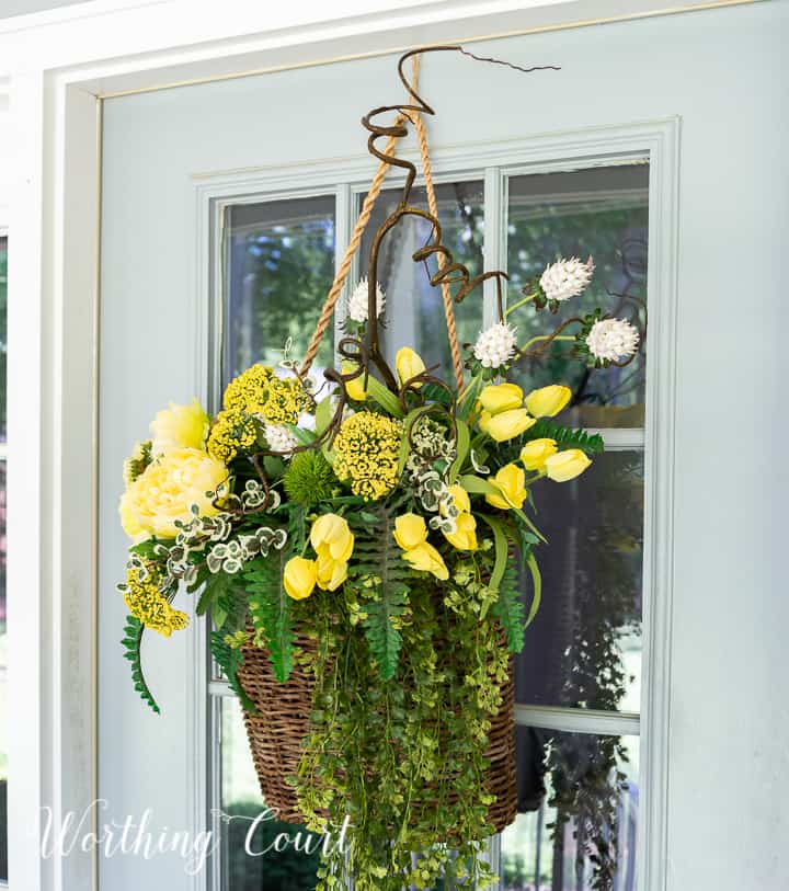 DIY Door Basket With Flowers - Kippi at Home