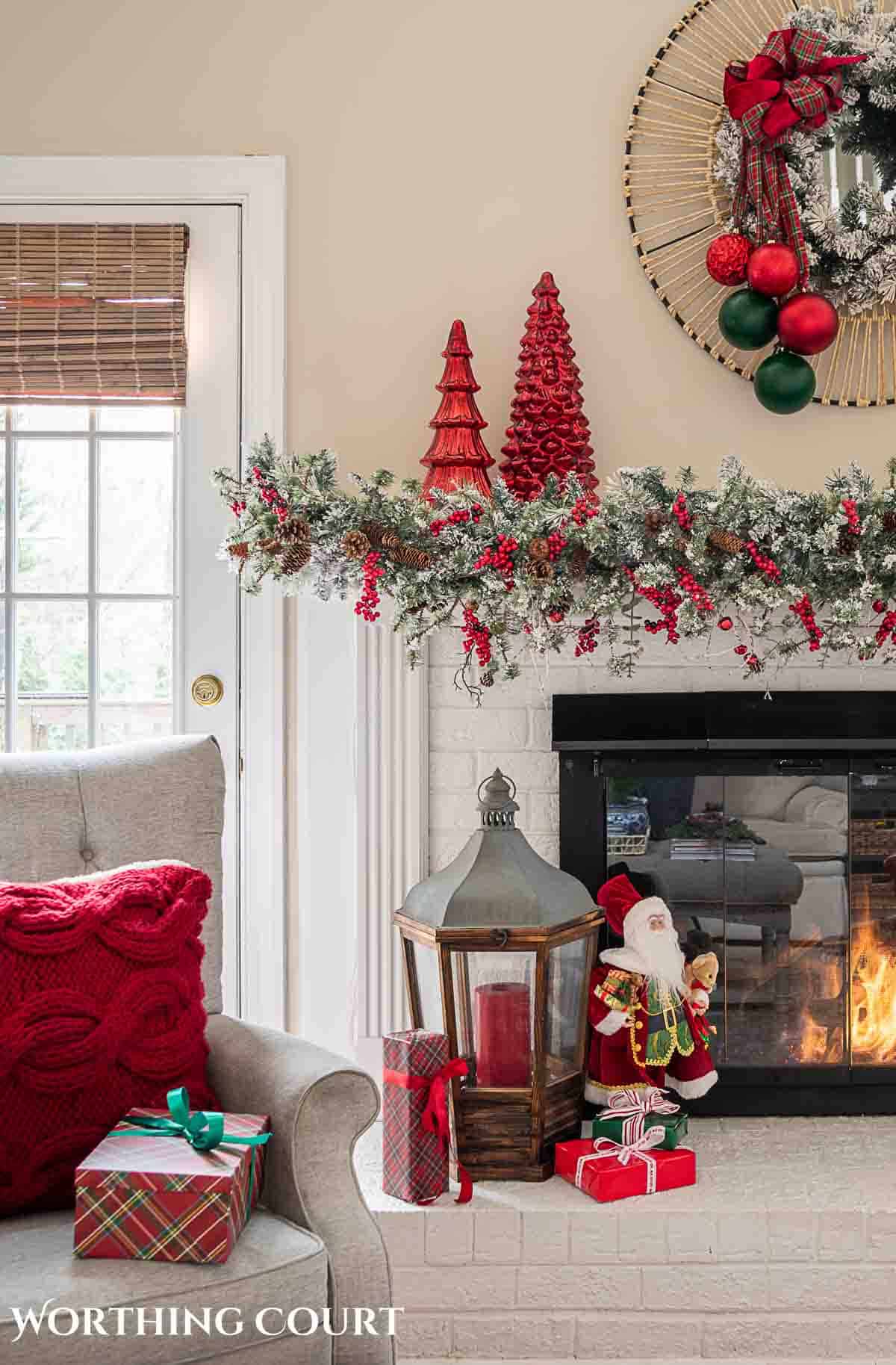 https://www.worthingcourtblog.com/wp-content/uploads/2022/12/red-and-green-Christmas-tree-red-and-green-Christmas-mantle-4.jpg