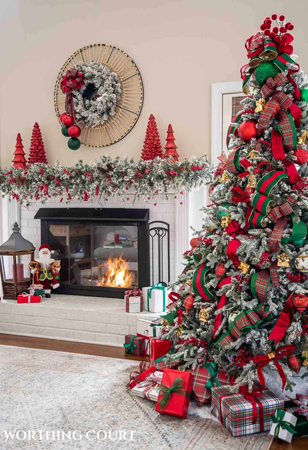 https://www.worthingcourtblog.com/wp-content/uploads/2022/12/red-and-green-Christmas-tree-red-and-green-Christmas-mantle-6.jpg