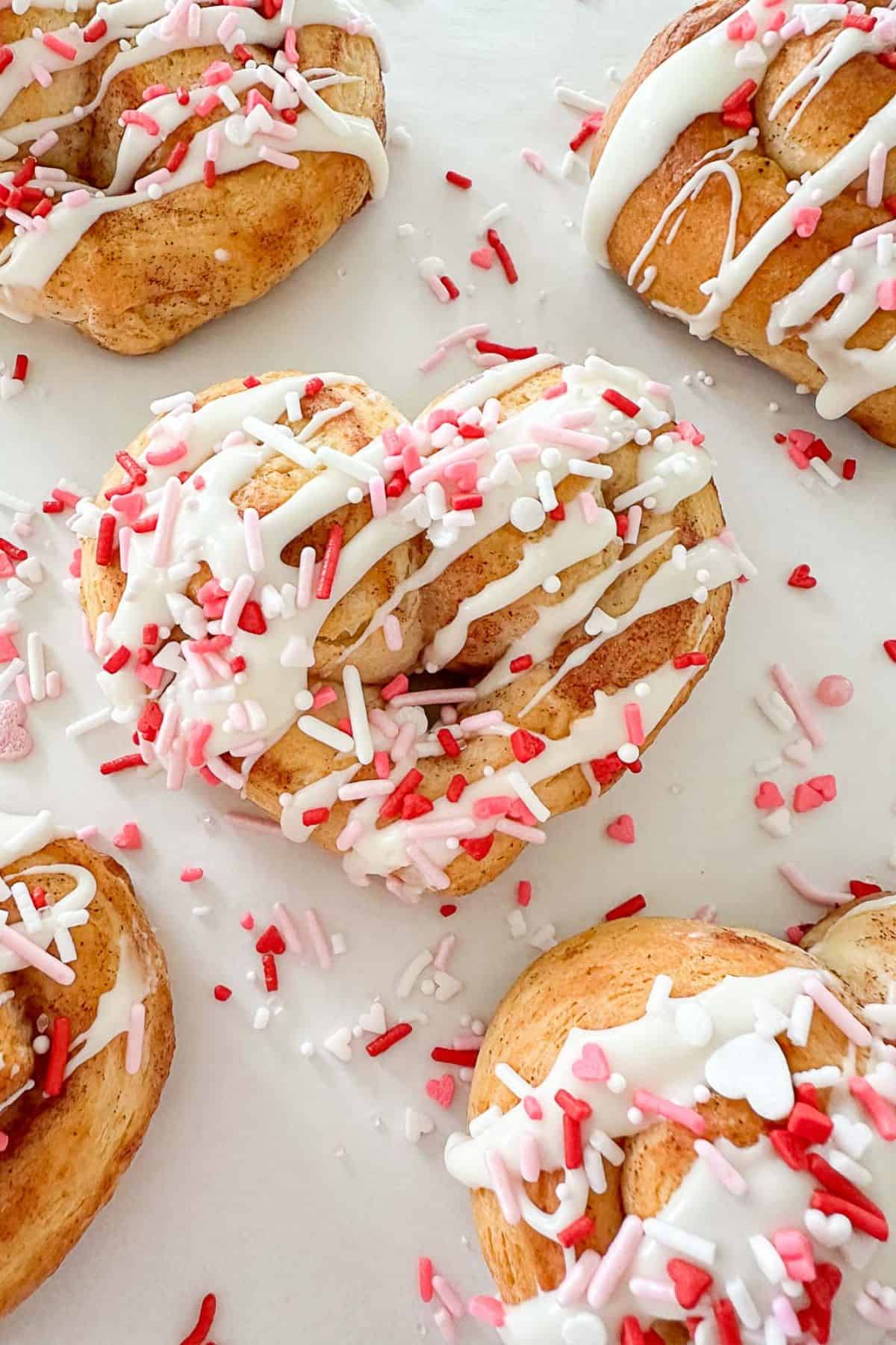 heart shaped cinnamon rolls