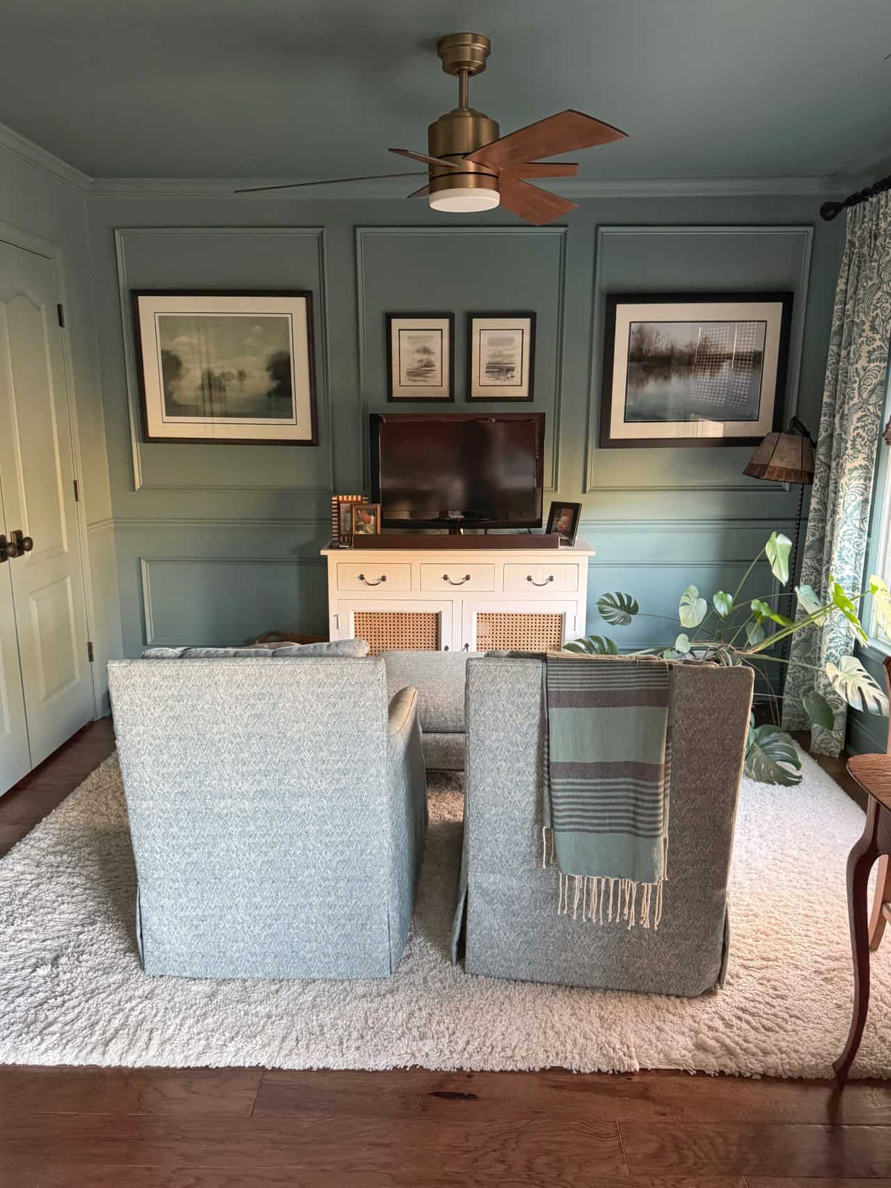 family room with blue walls and ceiling